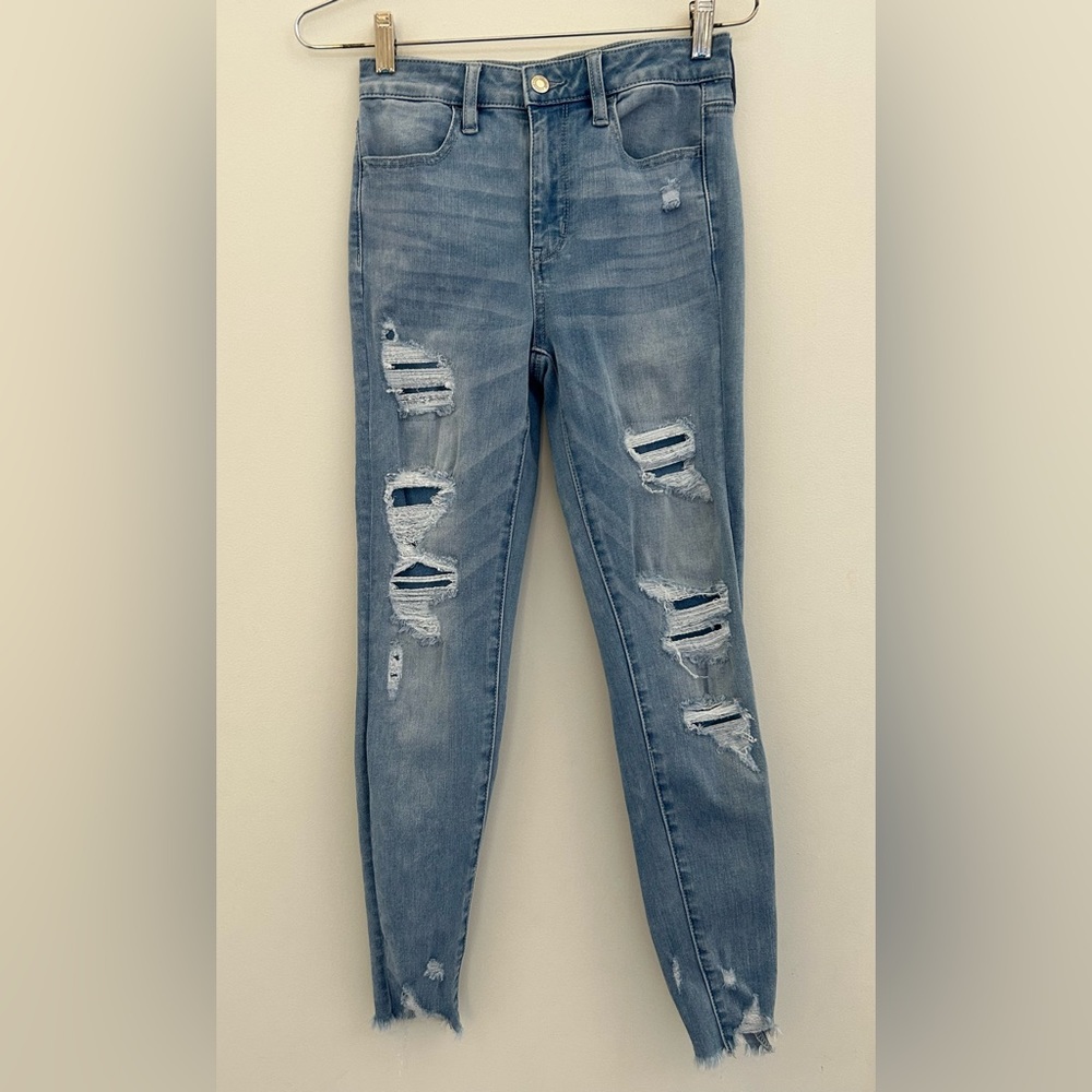 American Eagle Super Hi-Rise Jegging - Light Blue Distressed - Size:2 EUC